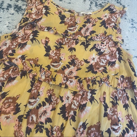 Pleione Ruffle Tank Top - Picture 2 of 7